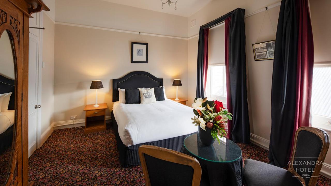Alexandra Hotel Лора Экстерьер фото